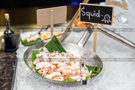 Squid cuttlefish seafood on ice. Стоковое фото, агентство Ingram Publishing / Фотобанк Лори