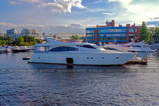 St. Petersburg, Russia, August 28-2024.A beautiful white yacht is anchored at a pier near the city limits. Стоковое фото, фотограф lyudmila Soloveva / Фотобанк Лори