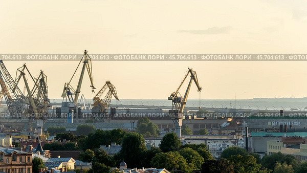 St. Petersburg, Russia, September 21, 2024: shipyards and port in St. Petersburg at sunset. Редакционное фото, фотограф Igor Skripachev / Фотобанк Лори