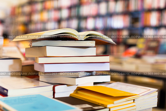 stack of books lying on table in bookstore. Стоковое фото, фотограф Татьяна Яцевич / Фотобанк Лори