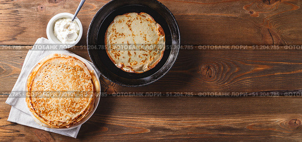 Stack of russian pancakes blini. Стоковое фото, фотограф Ирина Буракова / Фотобанк Лори