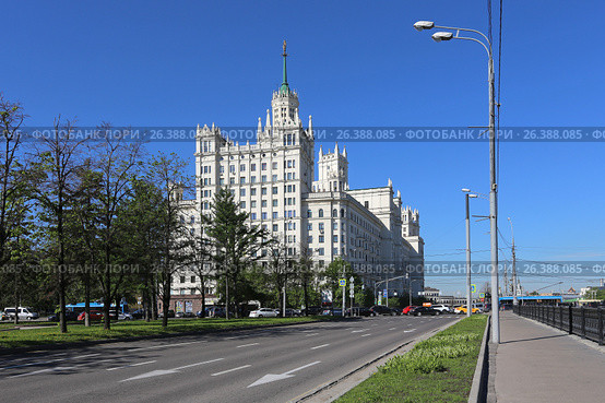 Сталинская высотка на Котельнической набережной в городе Москве (2017 год). Стоковое фото, фотограф Алексей Гусев / Фотобанк Лори