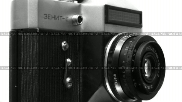 Старая советская пленочная фотокамера. Стоковое видео, видеограф Losevsky Pavel / Фотобанк Лори