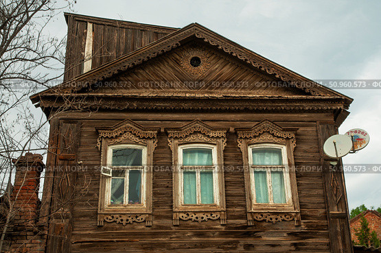 Старинный деревянный дом XIX в. в Астрахани, в районе Татар-Базара. Стоковое фото, фотограф Павел Просянов / Фотобанк Лори