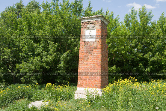 Старинный межевой столб в городе Коломне (Щурове) (2010 год). Стоковое фото, фотограф Солодовникова Елена / Фотобанк Лори