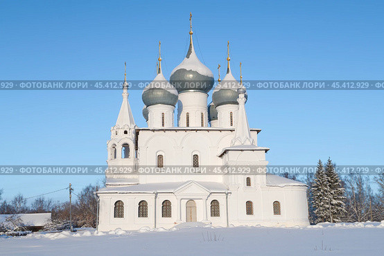 Старинный Собор Воздвижения Креста Господня (1658г.) в зимнем пейзаже  январским днем. Тутаев. Ярославская область (2024 год). Стоковое фото, фотограф Виктор Карасев / Фотобанк Лори