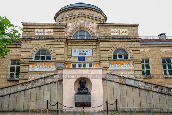Старое здание "Пироговские ванны" в Пятигорске (2023 год). Редакционное фото, фотограф Анна Карасева / Фотобанк Лори