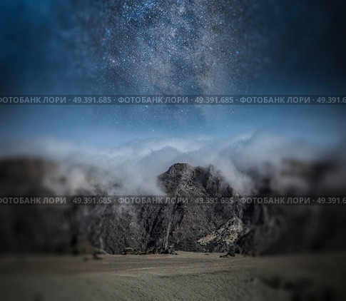 starry night sky over the mountains. Astrophotography. Стоковое фото, агентство Ingram Publishing / Фотобанк Лори