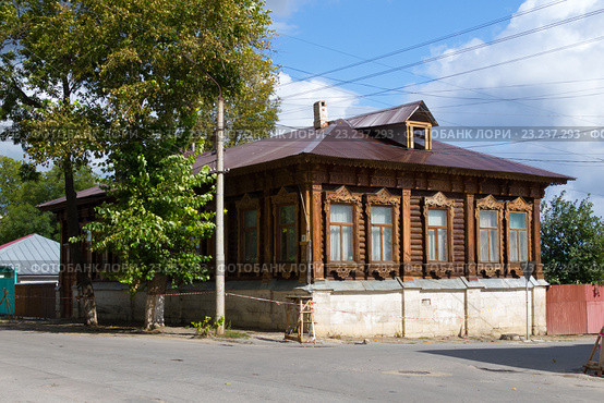 Старый деревянный дом. Елец (2015 год). Стоковое фото, фотограф Алексей Голубенко / Фотобанк Лори