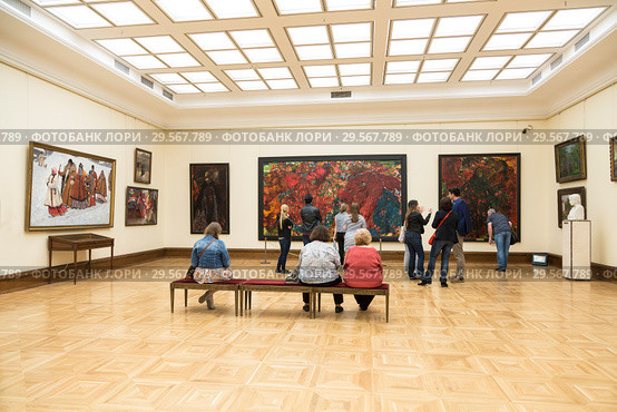 State Tretyakov gallery. Visitors to the hall of the russian artist of the 19th - 20th century Malyavin Philip, Moscow, Russia (2016 год). Редакционное фото, фотограф Наталья Волкова / Фотобанк Лори