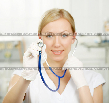 Statoscope. The woman the doctor stretches forward a statoscope. Стоковое фото, агентство Ingram Publishing / Фотобанк Лори