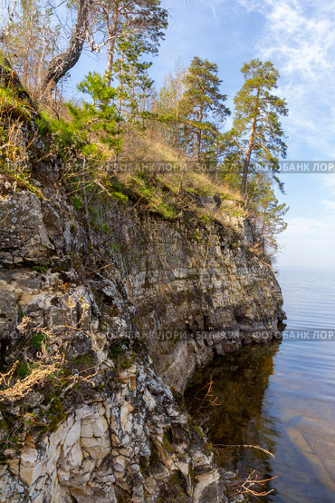 steep rocky bank of the Volga River in the Zhiguli Mountains region, Lepyoshka Mountains. Стоковое фото, фотограф Акиньшин Владимир / Фотобанк Лори