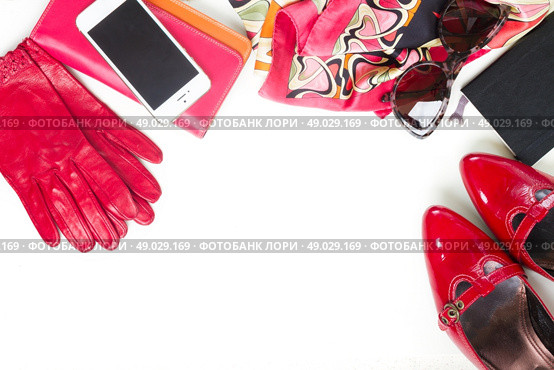 Still life of fashion woman, essentials fashion woman objects as a frame on white. Стоковое фото, агентство Ingram Publishing / Фотобанк Лори