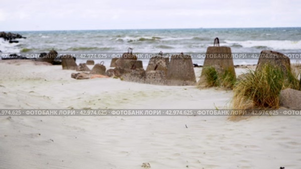 Storm on Baltic Sea. Breakwaters. Стоковое видео, видеограф Мария Паина / Фотобанк Лори
