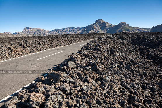 Straight line of the road TF-38. The route is connecting the Teide volcano and Vilaflor village on Tenerife island. Canary, Spain. Стоковое фото, фотограф Кекяляйнен Андрей / Фотобанк Лори