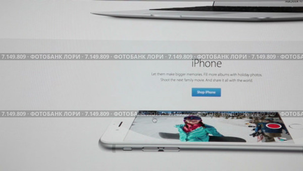 Страница распродаж в официальном интернет магазине Apple store во время черной пятницы (2014 год). Редакционное видео, видеограф Кекяляйнен Андрей / Фотобанк Лори