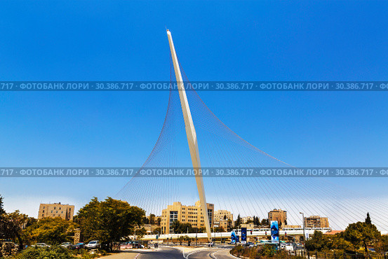 "String bridge" in Jerusalem, Israel (2018 год). Редакционное фото, фотограф Наталья Волкова / Фотобанк Лори