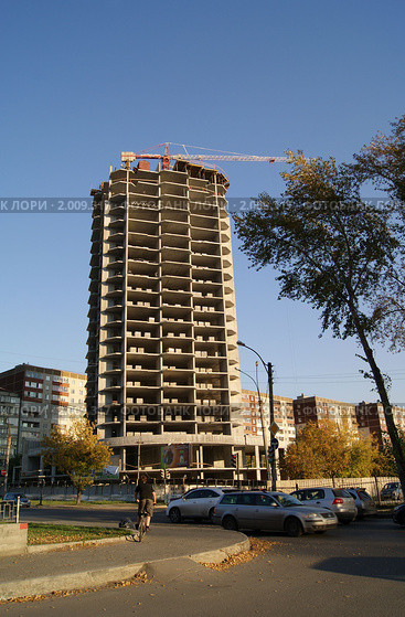 Строящийся дом по ул.Тверитина, г.Екатеринбург (2010 год). Стоковое фото, фотограф Татьяна Злобина / Фотобанк Лори