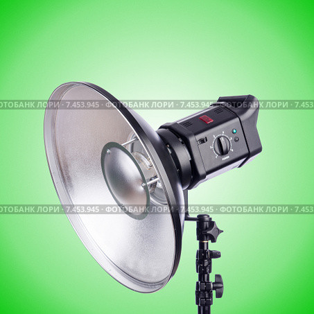 Studio light stand isolated on the white. Стоковое фото, фотограф Elnur / Фотобанк Лори