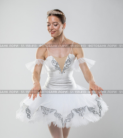 Studio portrait of a ballerina in a white tutu. Стоковое фото, фотограф Андрей Аркуша / Фотобанк Лори
