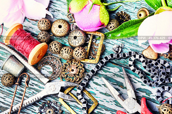 Stylish female jewelry made of chains, beads and pendants.. Design and bijouterie. Стоковое фото, агентство Ingram Publishing / Фотобанк Лори