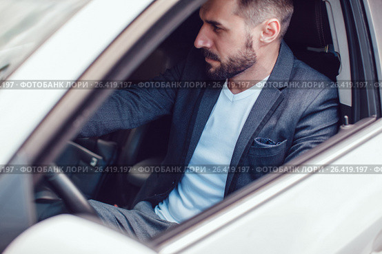 Stylish man with a beard and in sunglasses is sitting in the car. Стоковое фото, фотограф Женя Канашкин / Фотобанк Лори