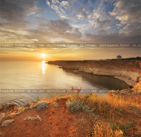 Sunset on cliffs. Beautiful summer nature and sea landscape. Relax composition. Стоковое фото, агентство Ingram Publishing / Фотобанк Лори