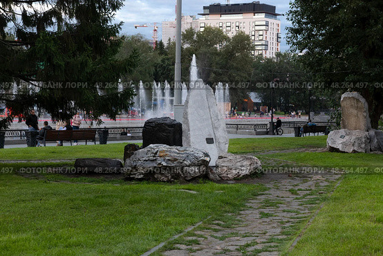 Светомузыкальные поющие Фонтаны в Историческом сквере в центре Екатеринбурга (2024 год). Редакционное фото, фотограф Pukhov K / Фотобанк Лори