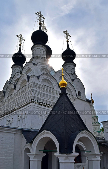 Свято-Троицкий собор в лучах солнца. Муром, 2018 год. Редакционное фото, фотограф Photolart / Фотобанк Лори