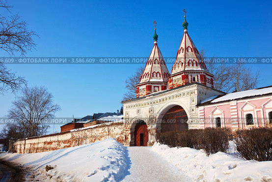 Святые ворота Ризоположенского монастыря в Суздале (2012 год). Стоковое фото, фотограф Яков Филимонов / Фотобанк Лори