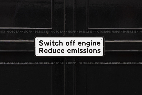 Switch Off Engine Sign on Dark Gate, Environmental Reminder to Reduce Emissions and Pollution. Стоковое фото, фотограф Zydrius Tartenis / Фотобанк Лори