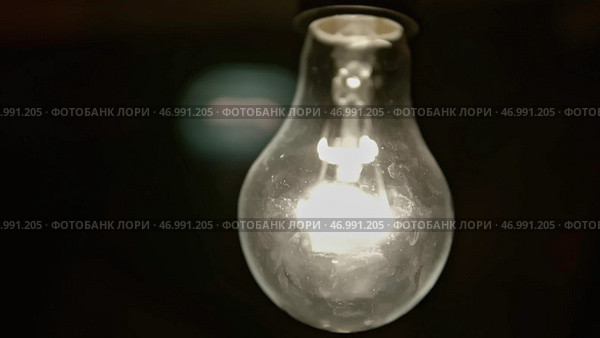 Switching on, turning off light bulb on white wall background. Стоковое фото, фотограф David Kashakhi / Фотобанк Лори