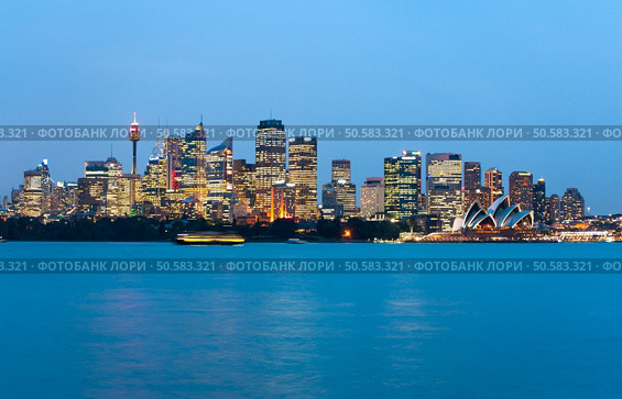 Sydney skyline in the evening after sunset. Стоковое фото, агентство Ingram Publishing / Фотобанк Лори