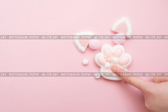 Taba paw pink and white colorful anti-stress toys squirt on baby's hand. Стоковое фото, фотограф Терехова Марина / Фотобанк Лори