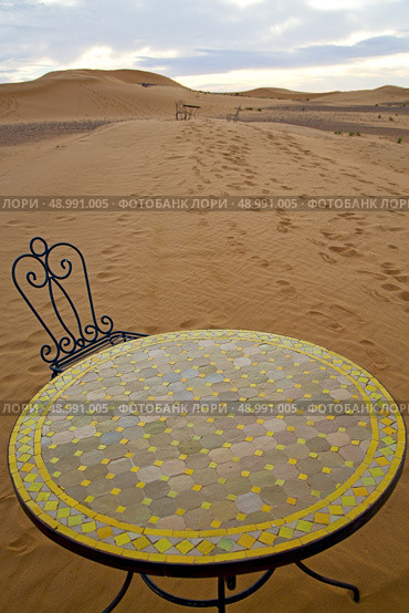 table and seat in  desert sahara morocco    africa yellow sand. Стоковое фото, агентство Ingram Publishing / Фотобанк Лори