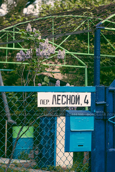 Табличка с адресом на переулке в Воронежской области, Россия. Стоковое фото, фотограф Дмитрий Заруднев / Фотобанк Лори