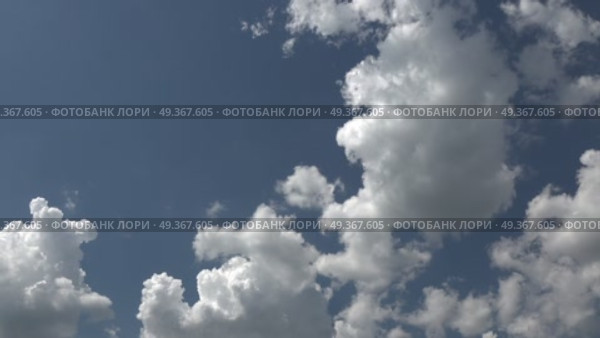 Таймлапс. Бегущие облака на фоне голубого неба. Подмосковье. Май. Timelapse. Running clouds against the blue sky. Moscow region. May. Стоковое видео, видеограф Горшков Александр / Фотобанк Лори