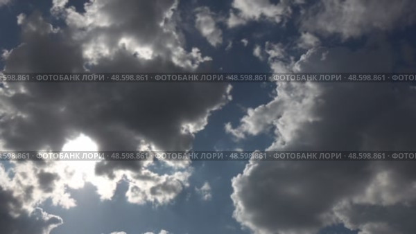 Таймлапс. Тучи закрывают солнце на небе. Май. Timelapse. Clouds cover the sun in the sky. May. Стоковое видео, видеограф Горшков Александр / Фотобанк Лори