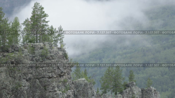 Таймлепс, гора Айгир. Проплывающие облака. Стоковое видео, видеограф R.I.Production / Фотобанк Лори
