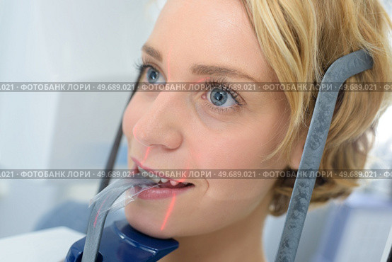 taking a dental x-ray image. Стоковое фото, агентство Ingram Publishing / Фотобанк Лори