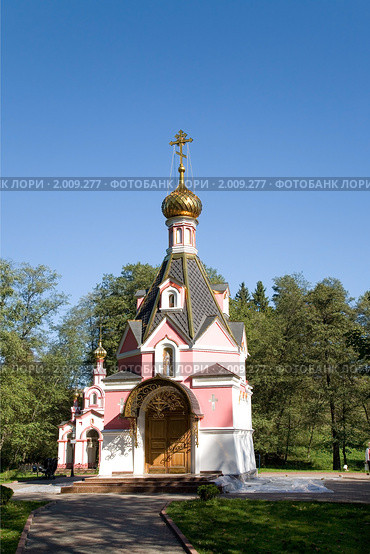 Талеж. Часовня у святого источника (2010 год). Редакционное фото, фотограф Наталья Волкова / Фотобанк Лори