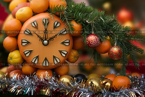 Tangerine clock under the tree counting down the time until the holiday. New Year as tangerine time. New Year and Christmas card. Стоковое AI-изображение, AI-художник Сергей Комаров / Фотобанк Лори