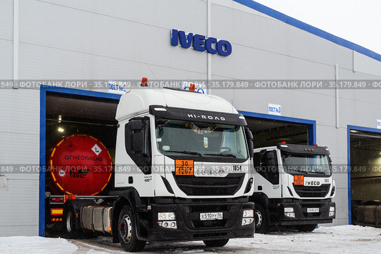 Tashla, Orenburg region, Russia - December, 18, 2019: Iveco truck service station. Редакционное фото, фотограф Вадим Орлов / Фотобанк Лори