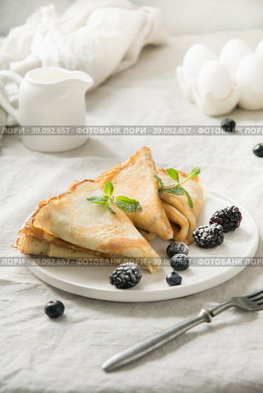 Tasty breakfast of sweet pancakes. Vertical format. Стоковое фото, фотограф Светлана Лажко / Фотобанк Лори