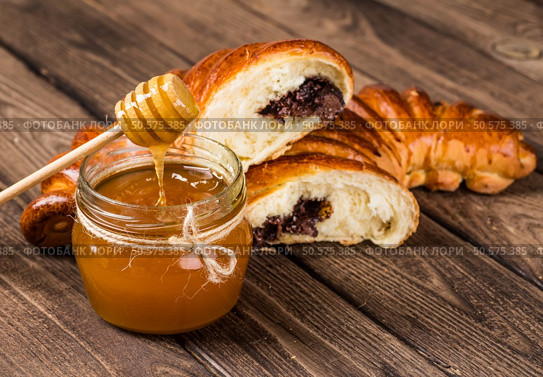 Tasty croissants with spikelets on grey wooden background. Стоковое фото, агентство Ingram Publishing / Фотобанк Лори
