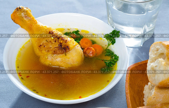 Tasty scottish traditional soup cock-a-leekie with chicken, bacon and leek. Стоковое фото, фотограф Яков Филимонов / Фотобанк Лори