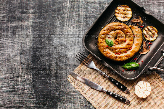 tasty snail sausage garnish with red peppercorn basil. Стоковое фото, агентство Ingram Publishing / Фотобанк Лори