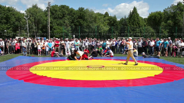 Татарская национальная борьба на поясах Куреш. Редакционное видео, видеограф FotograFF / Фотобанк Лори