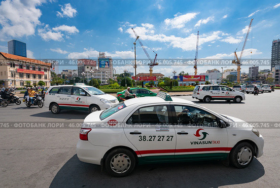 Taxis in Ho Chi Minh City, Vietnam (2015 год). Редакционное фото, фотограф Александр Подшивалов / Фотобанк Лори