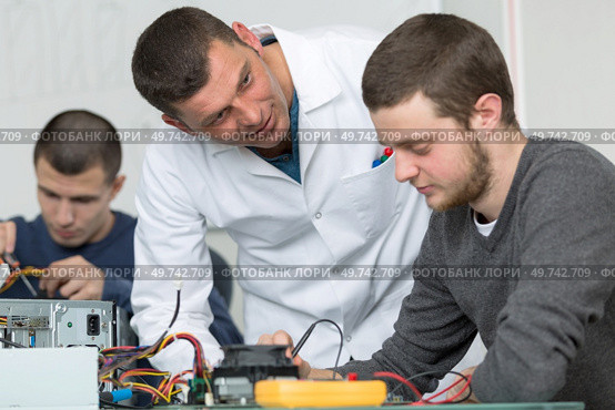Teacher questioning reticent adolescent student. Стоковое фото, агентство Ingram Publishing / Фотобанк Лори